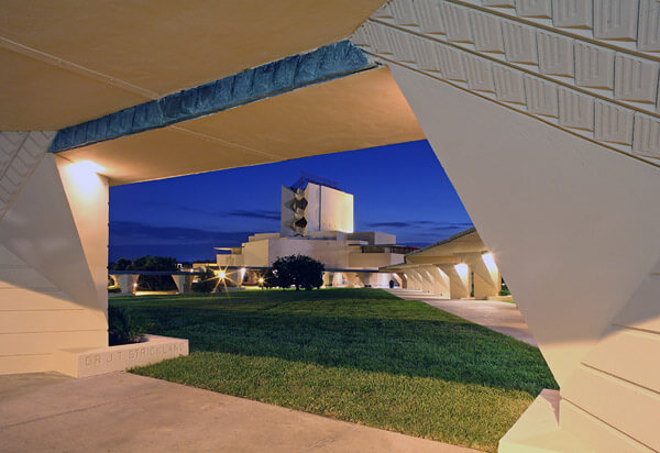 child-of-the-sun-florida-southern-college-landmark-small-colleges