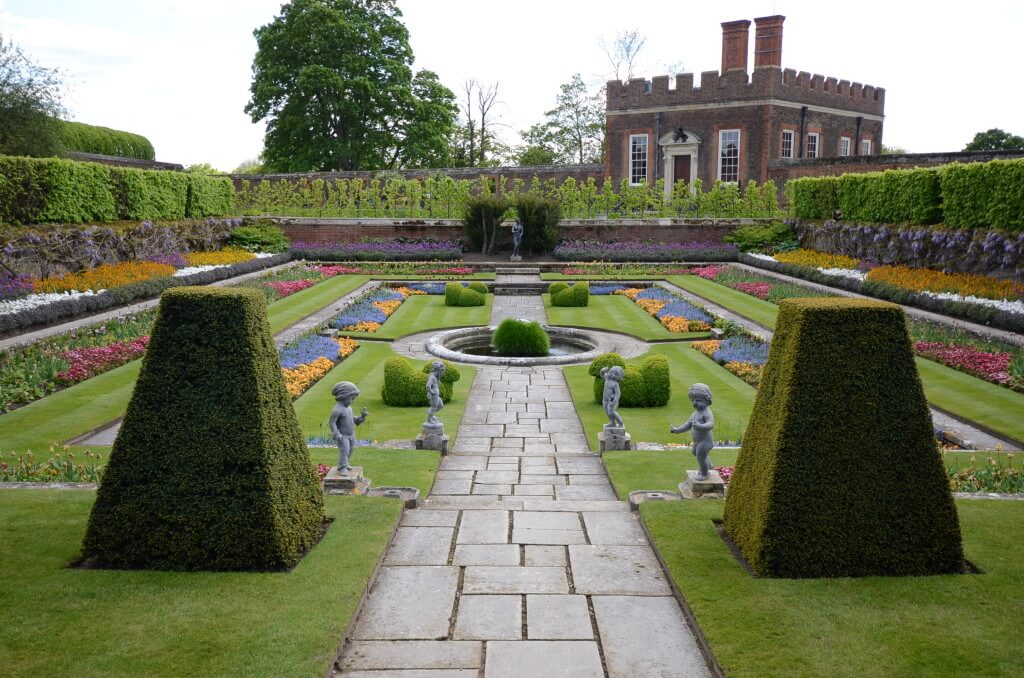 sunken-garden-landmark-small-colleges