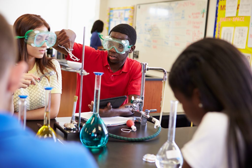 An image of chemistry students for our FAQ on What Is the Best Degree Path for Becoming a Chemist