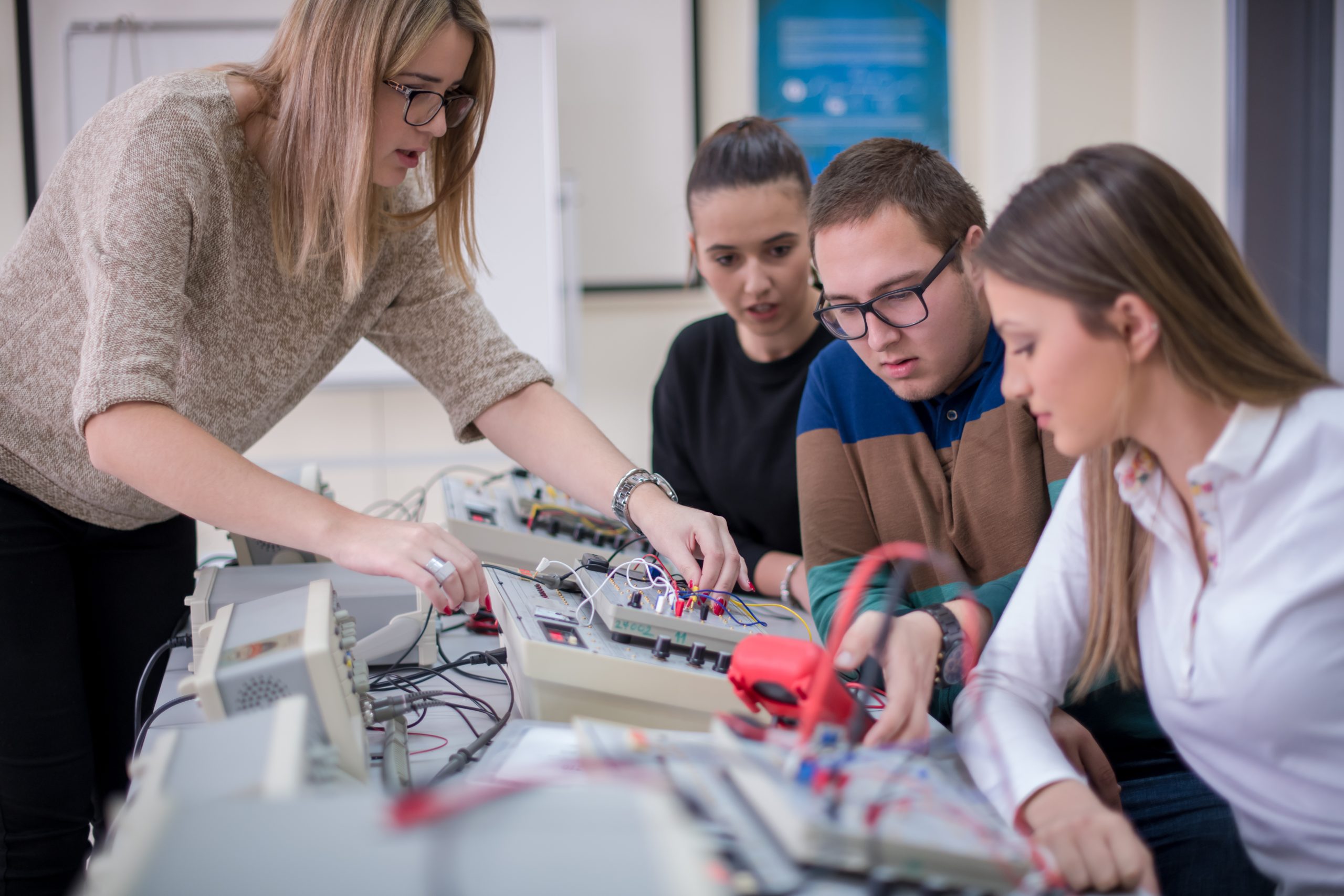 Image of electrical engineering students for our article on 5 Scholarships for Electrical Engineering