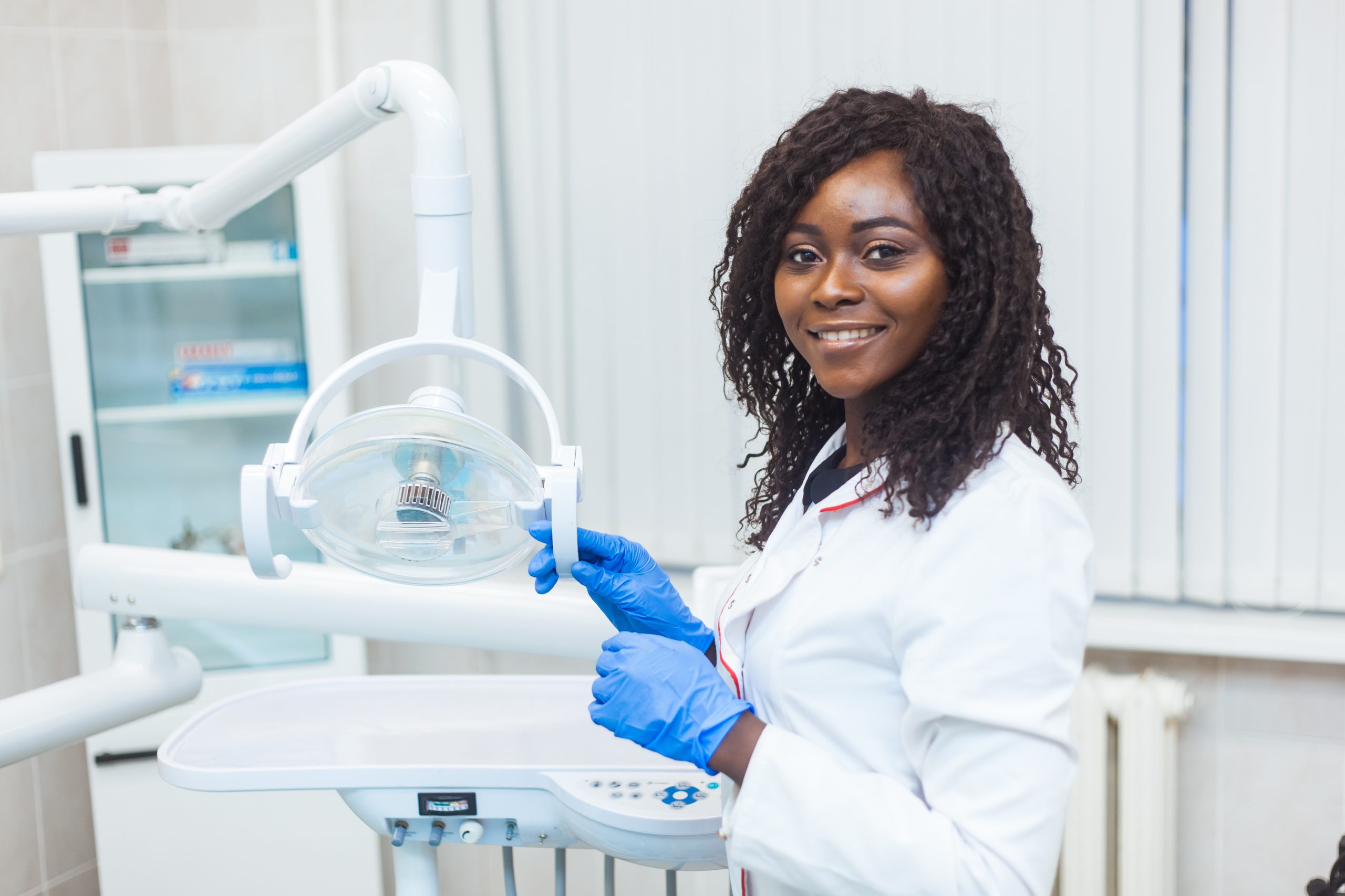 Image of dentist for our FAQ on What to Major in to Become a Dentist