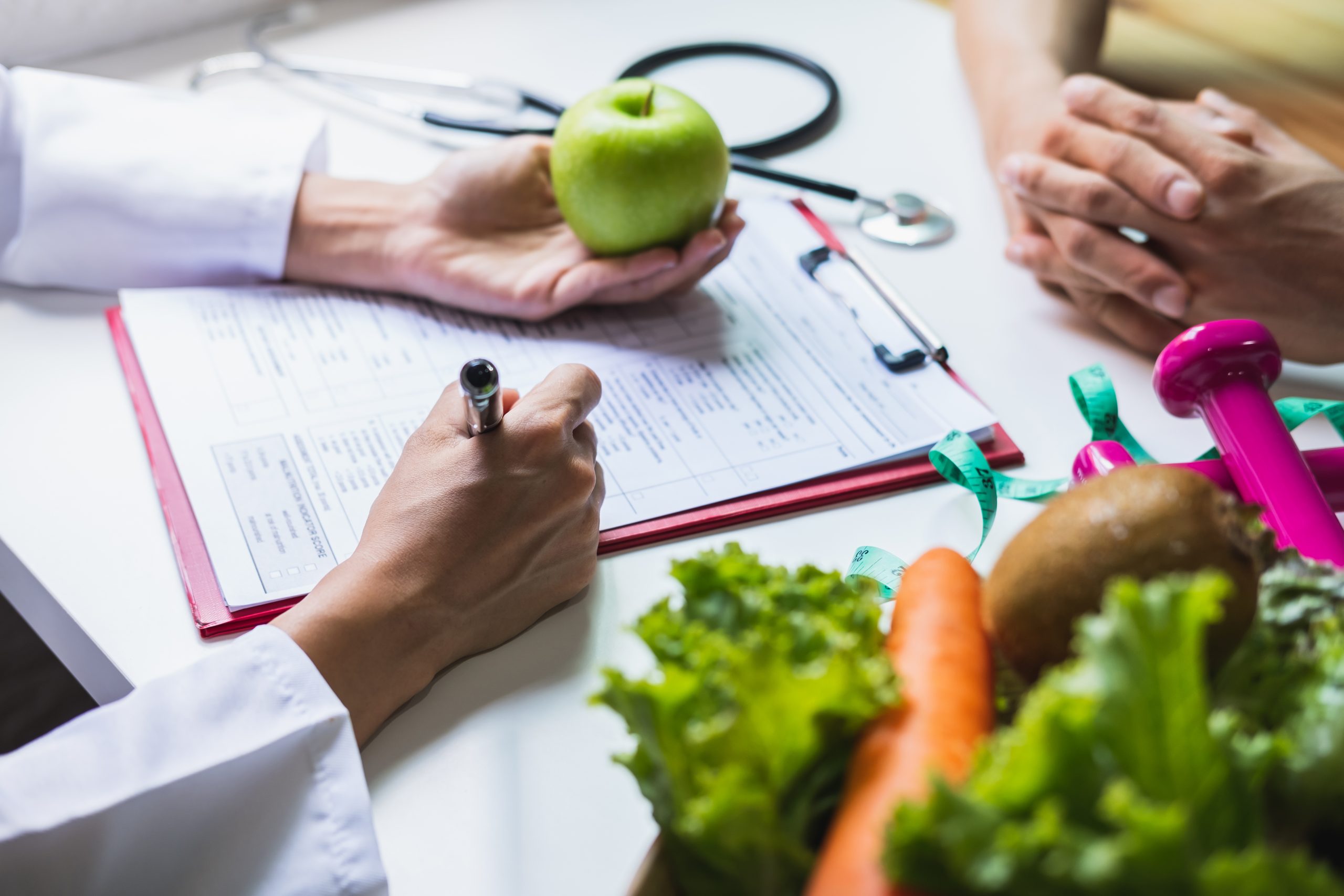 Image of nutritionist for our FAQ on What Is the Best Degree Path to Becoming a Dietitian or Nutritionist