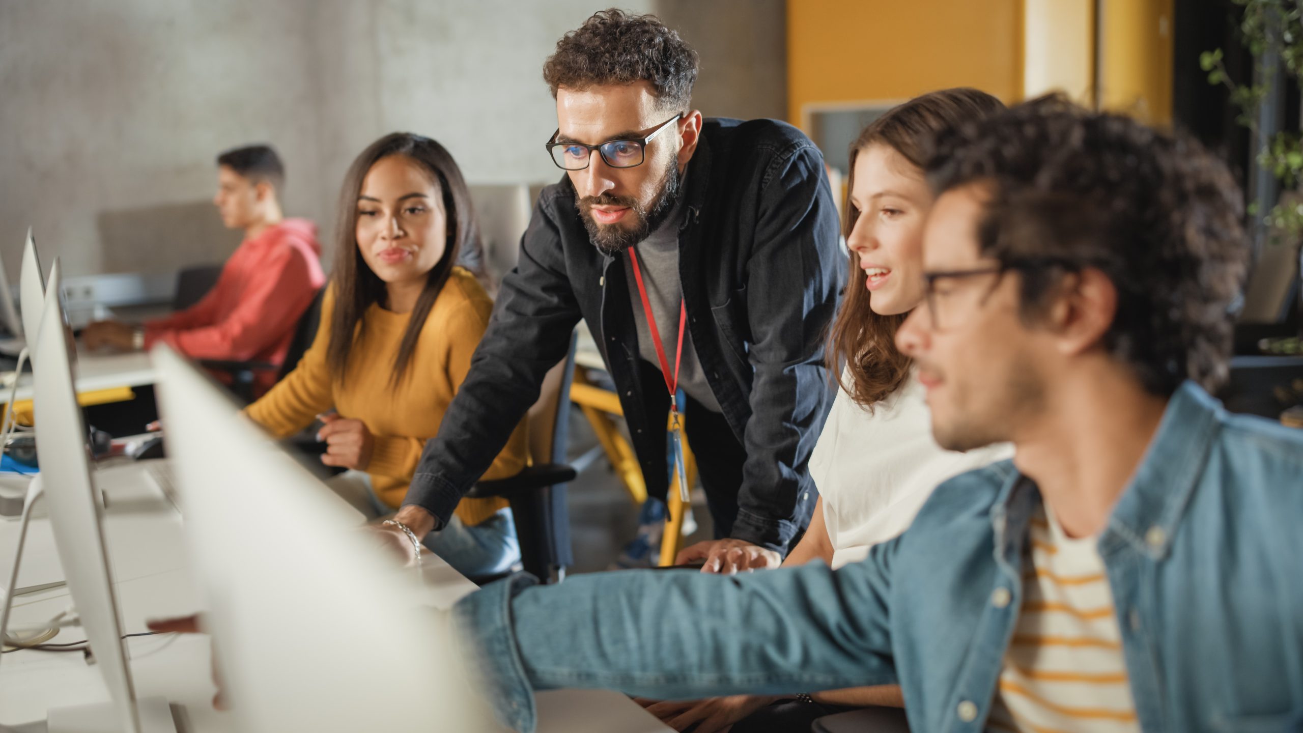 Image of computer science students for our article on 5 Degree Concentrations in Computer Science