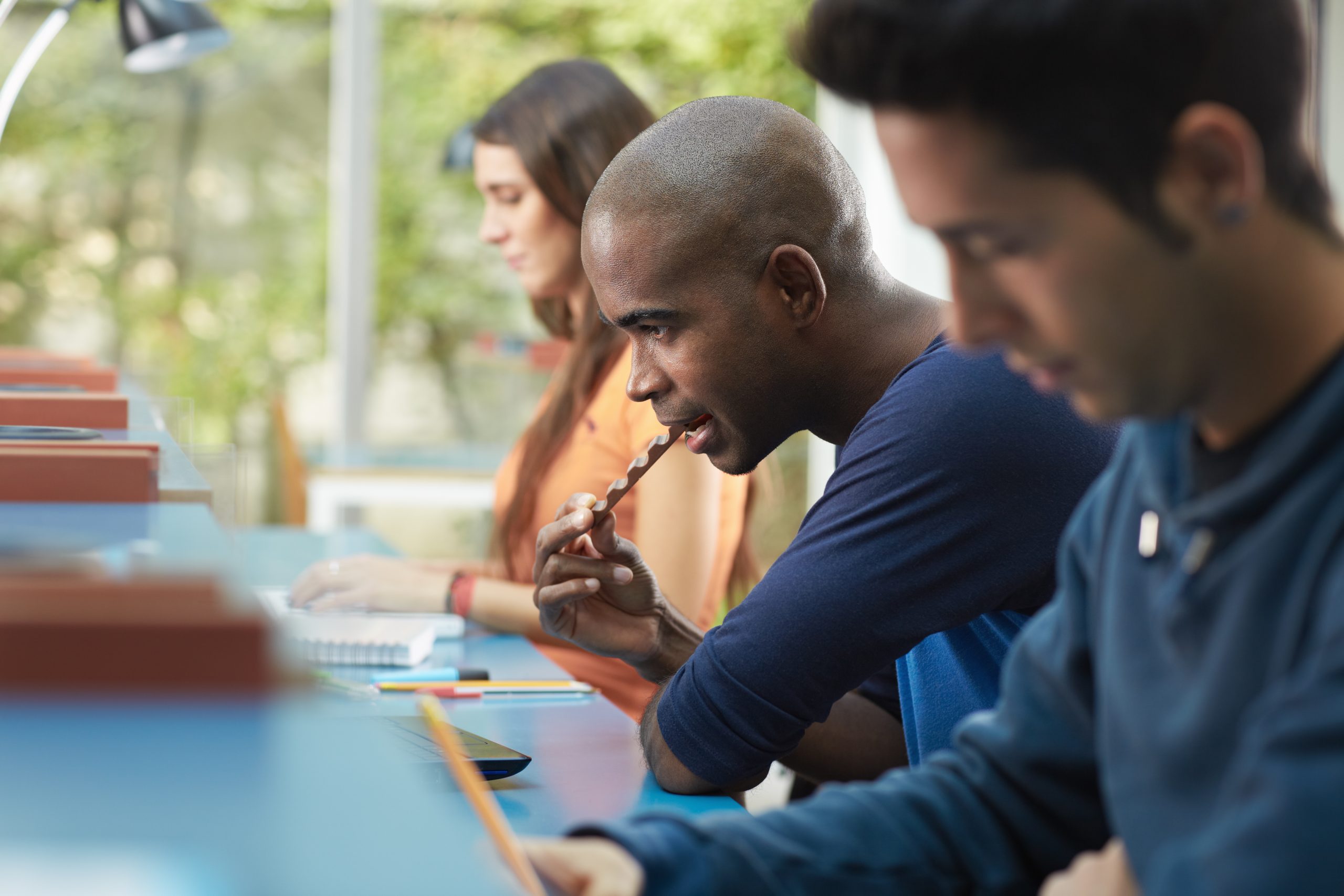 Image of college students for our FAQ on What is the Difference Between a Liberal Arts College and a University