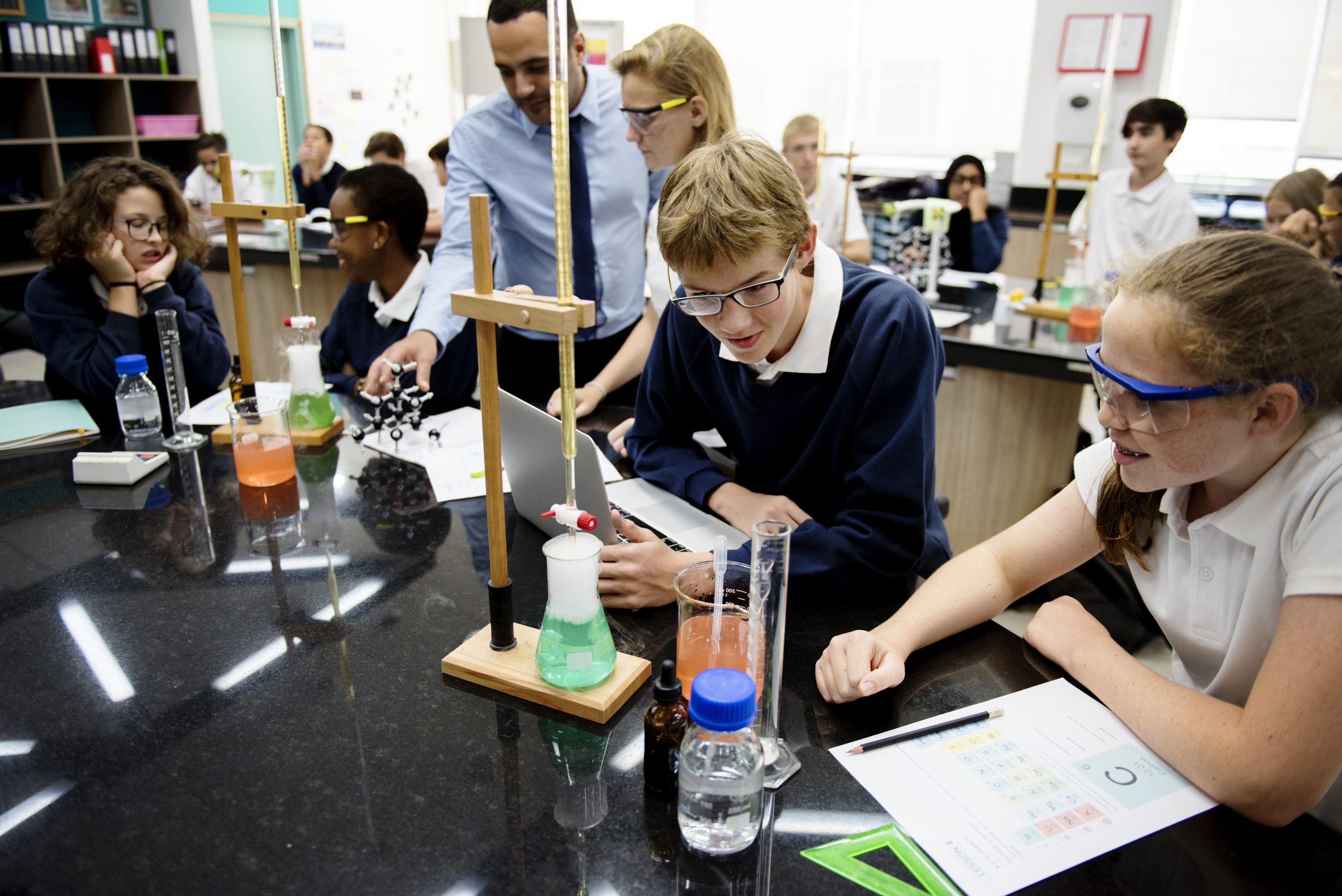 Image of high school chemistry class for our FAQ on What is the Best Degree for Becoming a High School Chemistry Teacher